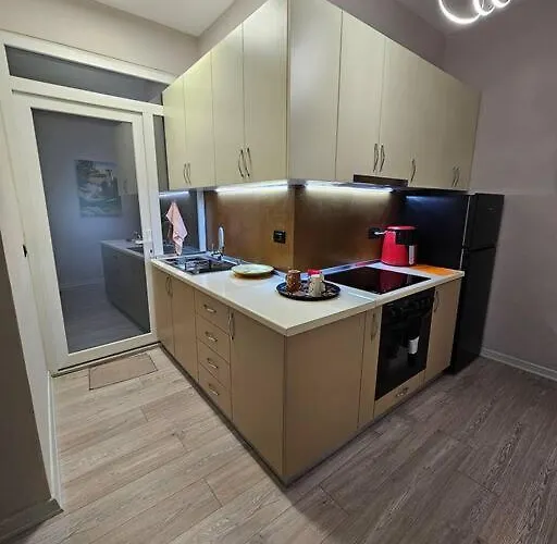 Near Us Embassy With Balcony Lägenhet